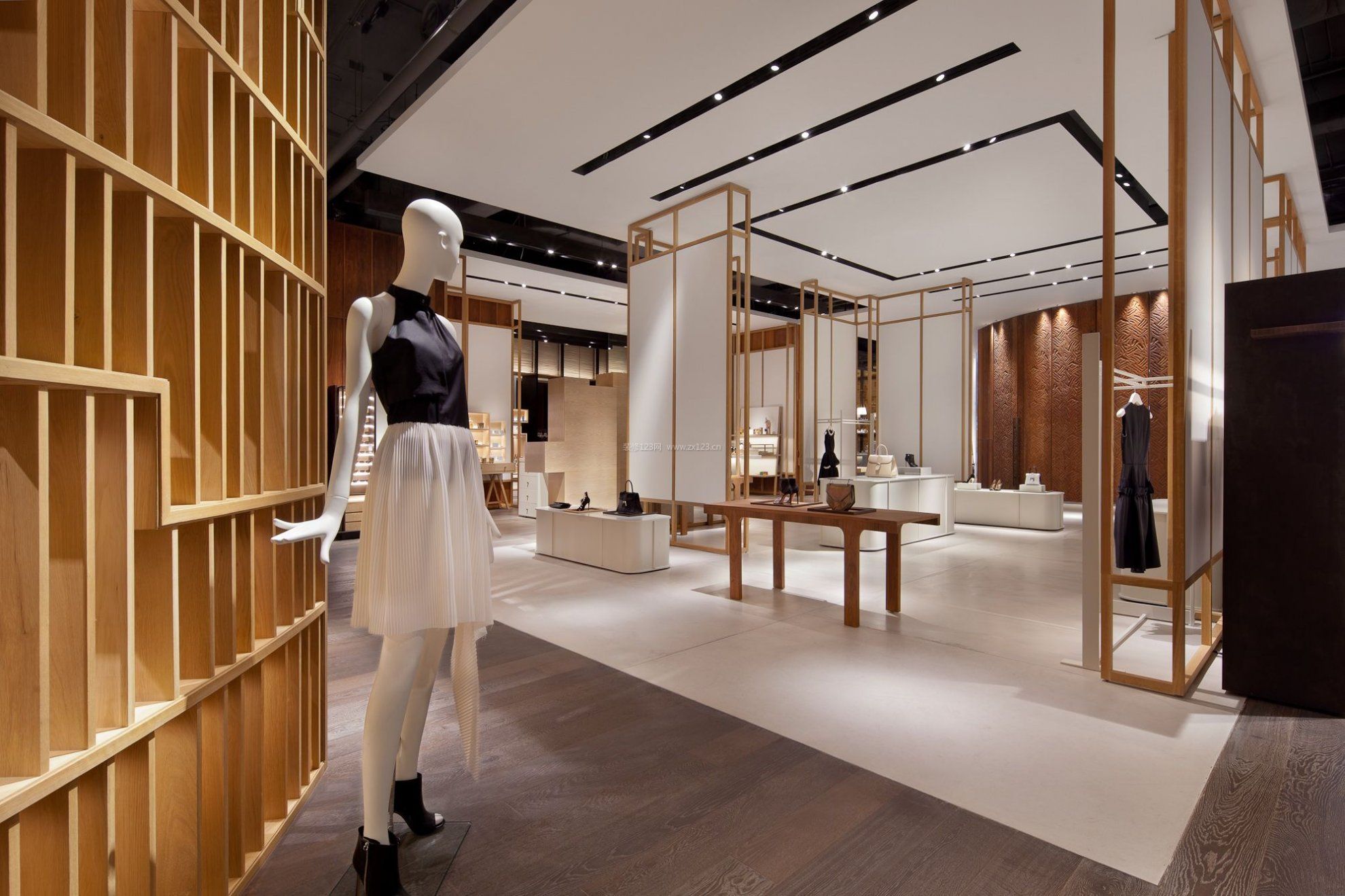 韓國(guó)服裝店淺褐色木地板裝修效果圖片_裝修123效果圖